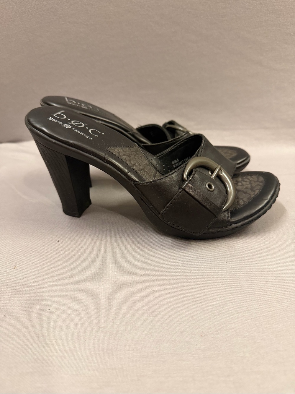 b.o.c. Black Buckle High-Heel Slide Sandals size 6 steampunk biker classic